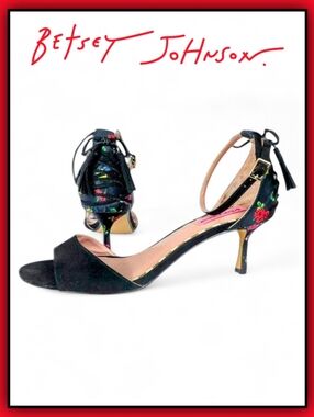 Betsey Johnson Ressy Black Faux Suede Fabric Floral Sandle Heels size 11